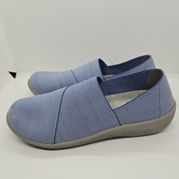Clarks Cloud Steppers blue and white stretchy slip on shoes 7.5M - Picture 3 of 11